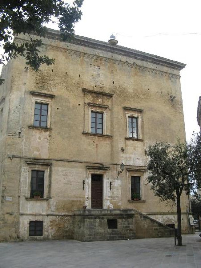 Tricase - piazzetta Giuseppe Codacci Pisanelli - Uno scorcio di Palazzo Gallone. Tricase - piazzetta Giuseppe Codacci Pisanelli - Uno scorcio di Palazzo G...